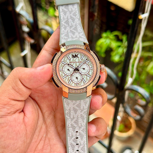 MICHAEL KORS SIDNEY MULTIFUNCTION With OG Box