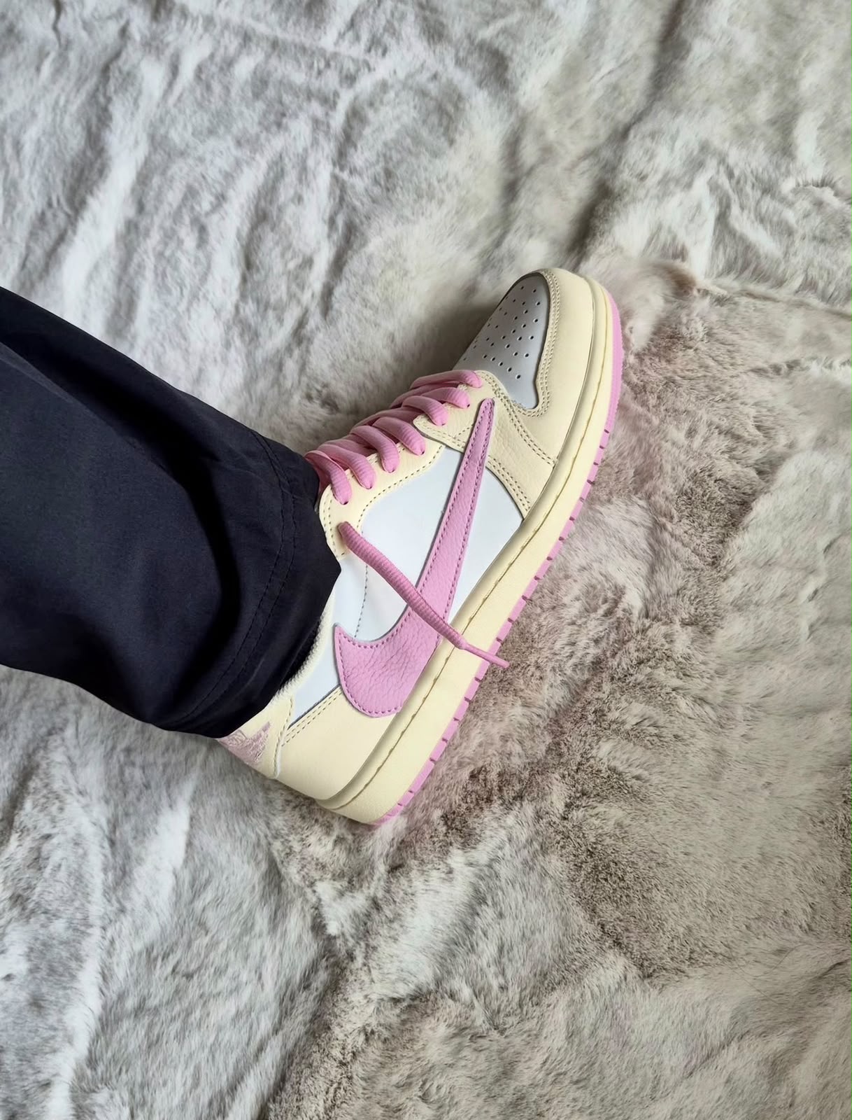 Nike Travis Scott X Air Jordan 1 Retro Low OG Shy Pink