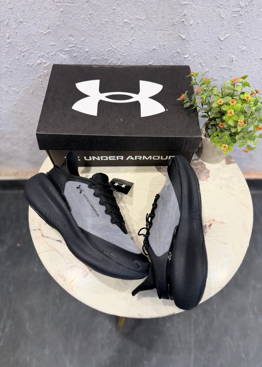 UNDER ARMOUR ECHO SLIPSPEED