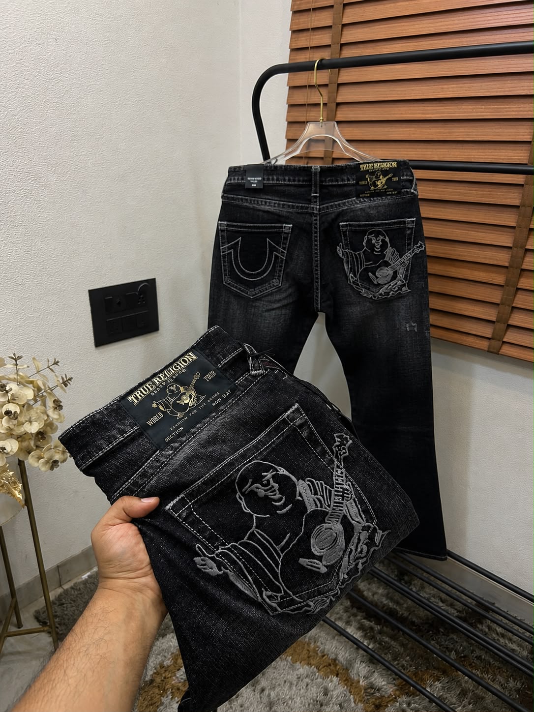 TRUE RELIGION IMPORTED POCKET HEAVY EMBROIDERED BOOT CUT DENIM*