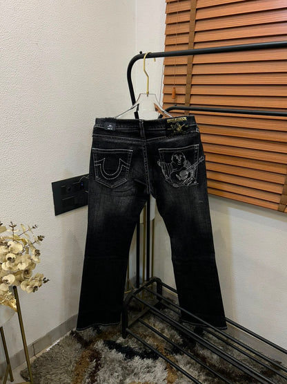 TRUE RELIGION IMPORTED POCKET HEAVY EMBROIDERED BOOT CUT DENIM*