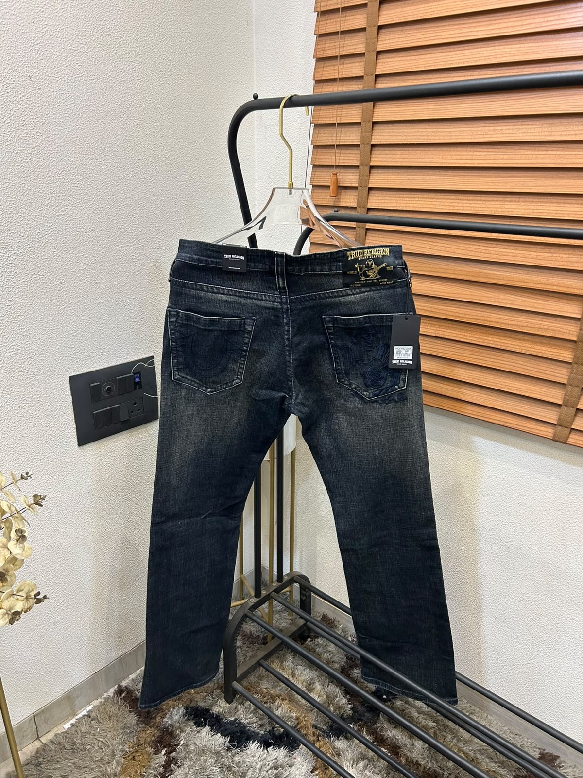 TRUE RELIGION IMPORTED POCKET HEAVY EMBROIDERED BOOT CUT DENIM*