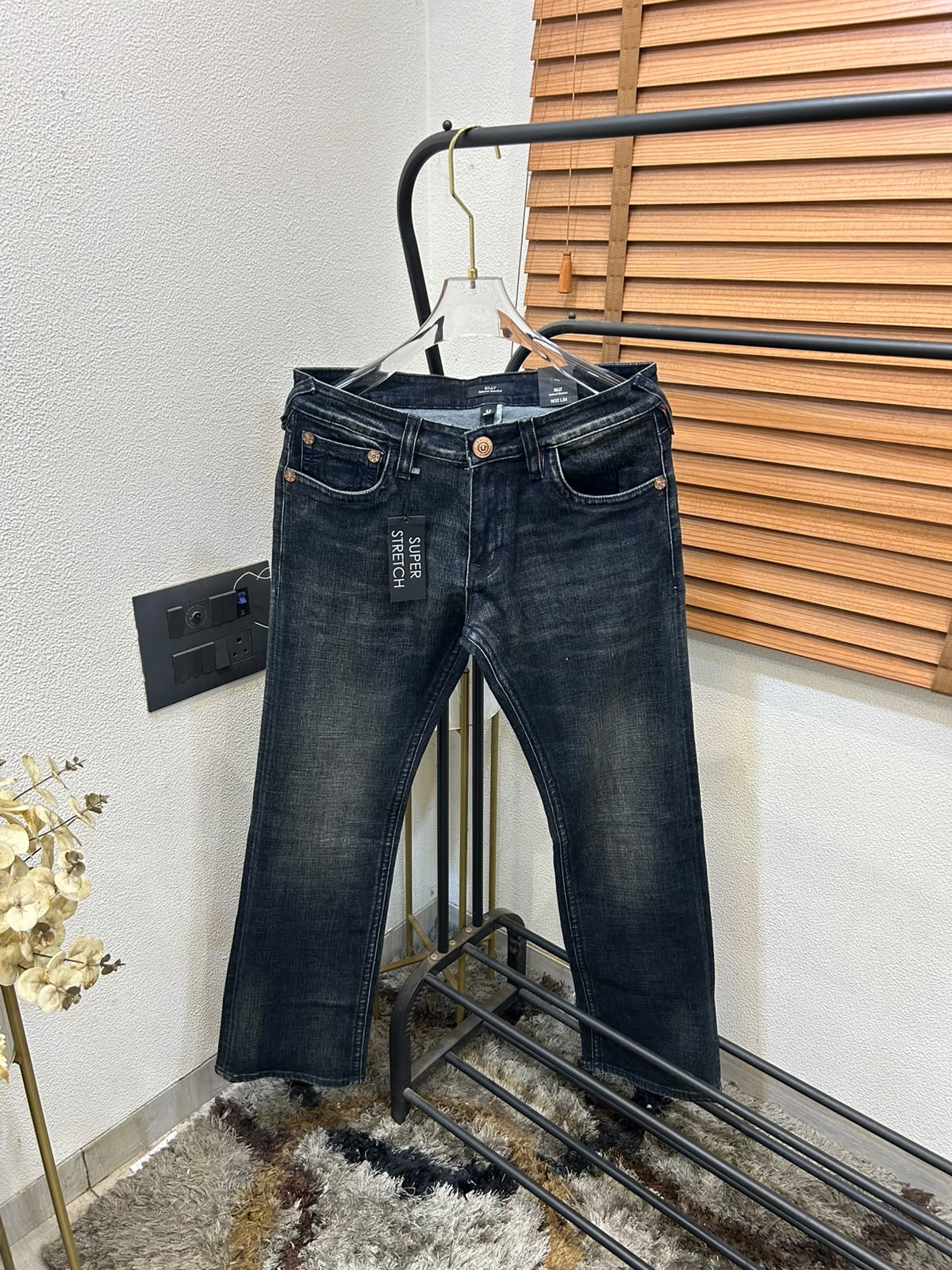 TRUE RELIGION IMPORTED POCKET HEAVY EMBROIDERED BOOT CUT DENIM*