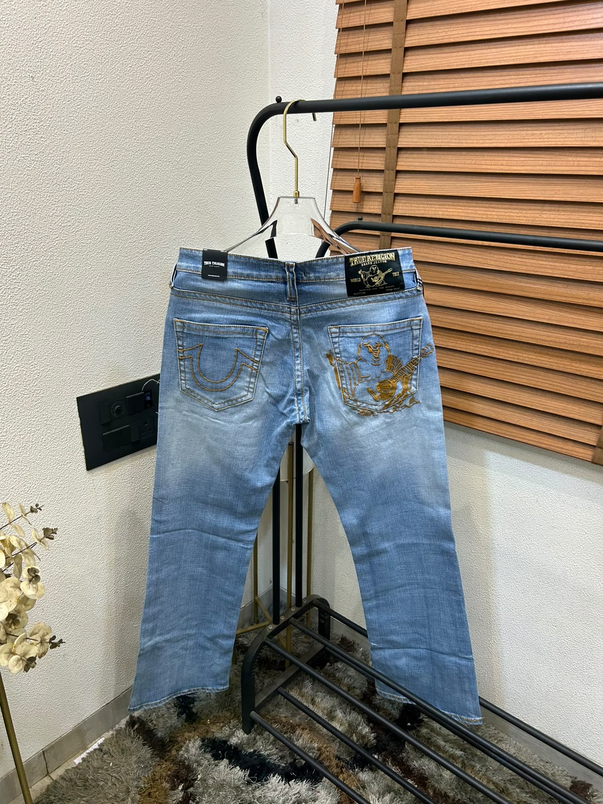 TRUE RELIGION IMPORTED POCKET HEAVY EMBROIDERED BOOT CUT DENIM*