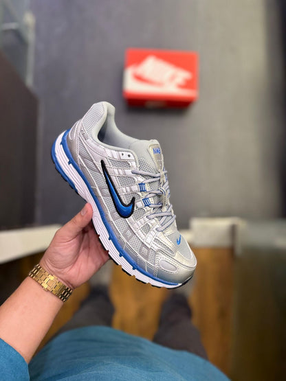 NIKE P-6000 TRAINER METALLIC BLUE TICK