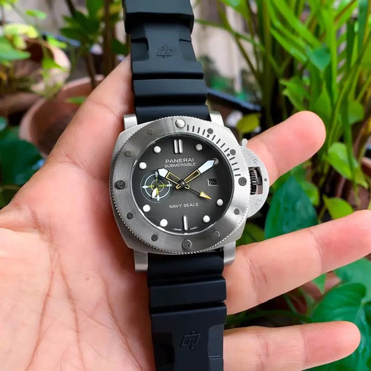 LUMINOR PANERAI Submersible 1950 PAM01323 With OG BOX