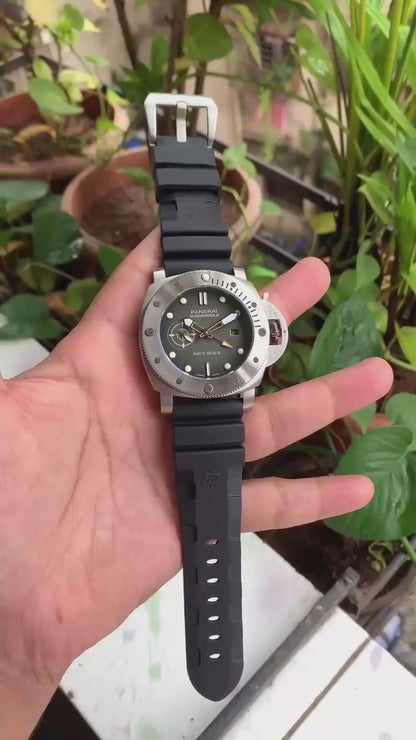 LUMINOR PANERAI Submersible 1950 PAM01323 With OG BOX